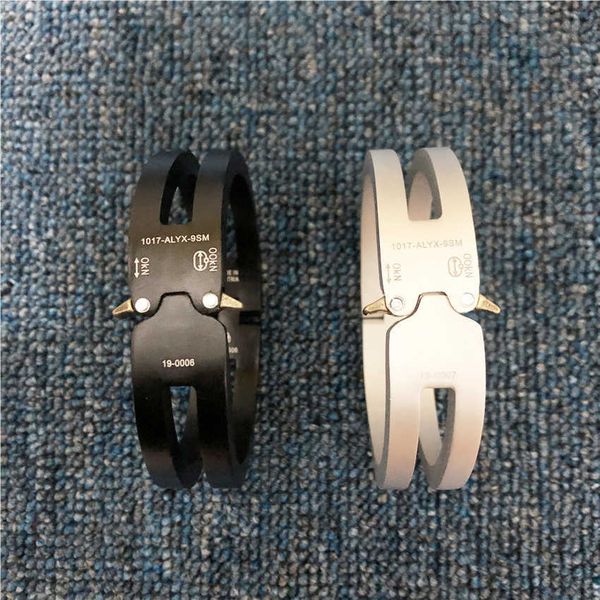 alyx bangle 2020 men women 1017 alyx 9sm bracelets rollercoaster bracelet hollow-carved design metal buckle austria q0717, Black
alyx bangle 2020 men women 1017 alyx 9sm bracelets rollercoaster bracelet hollow-carved design metal buckle austria q0717, Black