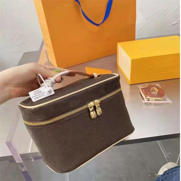 20ss designers makeup bag women high qulity old flower make up pouch fashion luxurys cosmetic handbag shoulder bags
20ss designers makeup bag women high qulity old flower make up pouch fashion luxurys cosmetic handbag shoulder bags