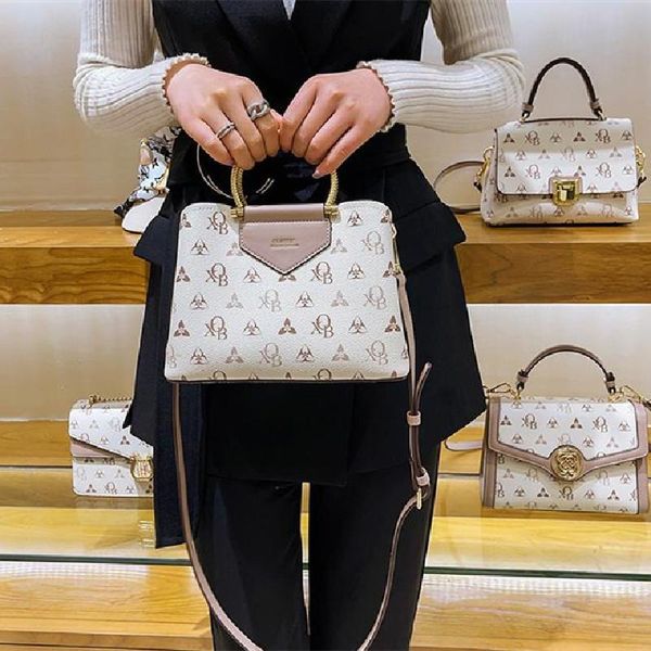 evening bags genuine leather 2021 fashion all-match portable women's single shoulder large-capacity messenger bag famous luxury designe
evening bags genuine leather 2021 fashion all-match portable women's single shoulder large-capacity messenger bag famous luxury designe