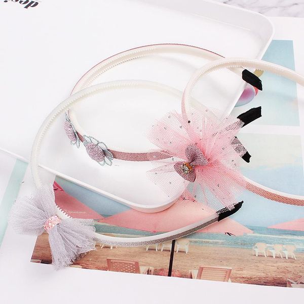 cartoon child bowtie cute hairband girl kids headband headwear lace hair accessories hoop, Slivery;white
cartoon child bowtie cute hairband girl kids headband headwear lace hair accessories hoop, Slivery;white