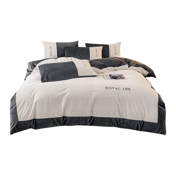 bedding sets set and pillowcase dekbedovertrek four-piece quilt cover simple embroidery double-sided french cashmere bed sheet
bedding sets set and pillowcase dekbedovertrek four-piece quilt cover simple embroidery double-sided french cashmere bed sheet