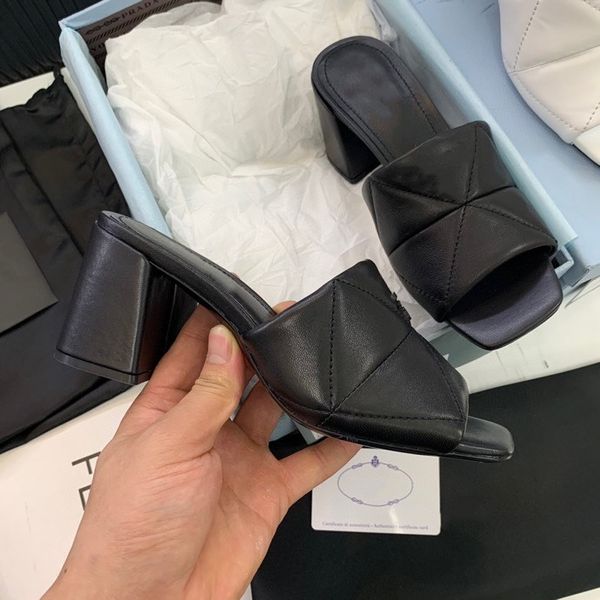 prad 2021 wholesale summer brand designer women flip flops slipper fashion genuine leather slides sandals metal chain ladies casual shoes, Red;white
prad 2021 wholesale summer brand designer women flip flops slipper fashion genuine leather slides sandals metal chain ladies casual shoes, Red;white