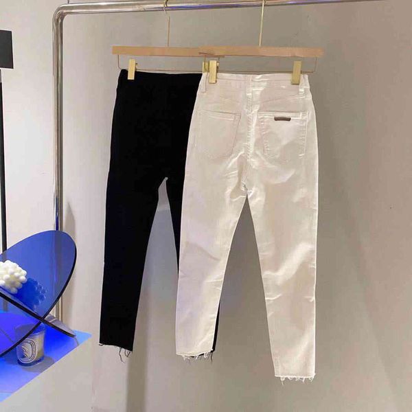 printed 2021 ch crosin early sanskrit spring new metal button high waist hole show thin pencil jeans, Blue
printed 2021 ch crosin early sanskrit spring new metal button high waist hole show thin pencil jeans, Blue
