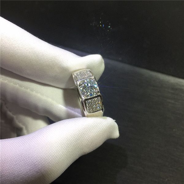 men's silver excellent cut high clarity diamond test passed moissanite ring, Slivery;golden
men's silver excellent cut high clarity diamond test passed moissanite ring, Slivery;golden