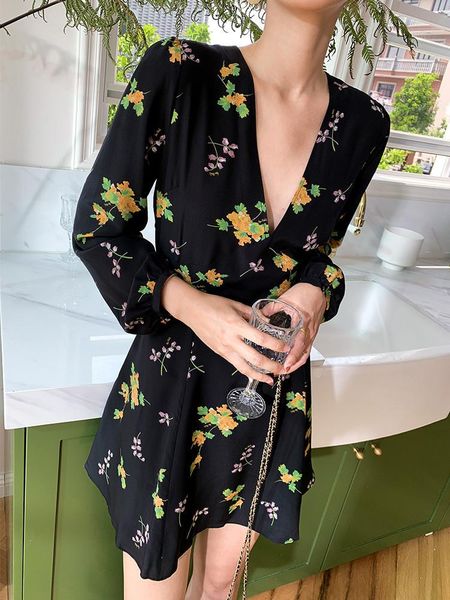 casual dresses women's mini dress deep v-neck long sleeve campanula flower print high waist 2021 summer ladies zipper short, Black;gray
casual dresses women's mini dress deep v-neck long sleeve campanula flower print high waist 2021 summer ladies zipper short, Black;gray