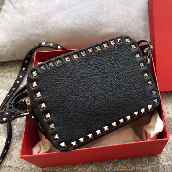 oblique span camera bag ladies crossbody bag flap zipper shoulder handbag rivet full cowhide lether bag high quality
oblique span camera bag ladies crossbody bag flap zipper shoulder handbag rivet full cowhide lether bag high quality