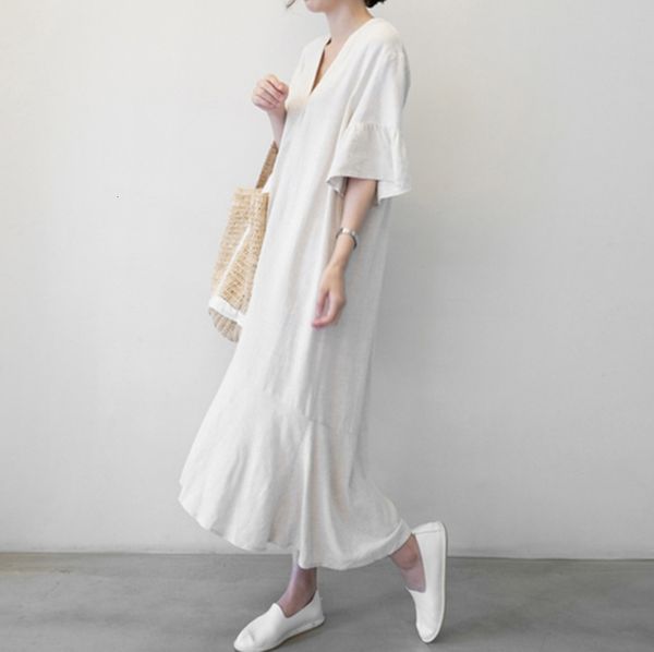 dresses south korea cool wind v-neck literature and art straight tube ruffle loose casual knee dress in summer of 2021, Black;gray
dresses south korea cool wind v-neck literature and art straight tube ruffle loose casual knee dress in summer of 2021, Black;gray