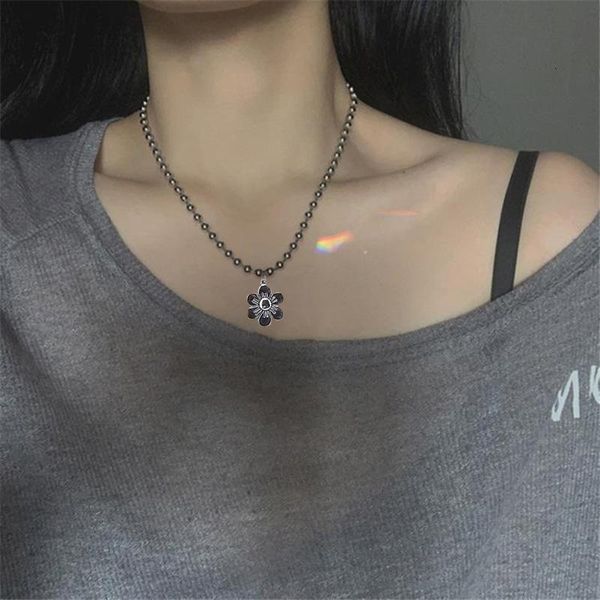 1pc harajuku kawaii choker alloy flower beads necklace for women men girl gothic colar streetwear aesthetic jewelry pendant necklaces, Silver
1pc harajuku kawaii choker alloy flower beads necklace for women men girl gothic colar streetwear aesthetic jewelry pendant necklaces, Silver