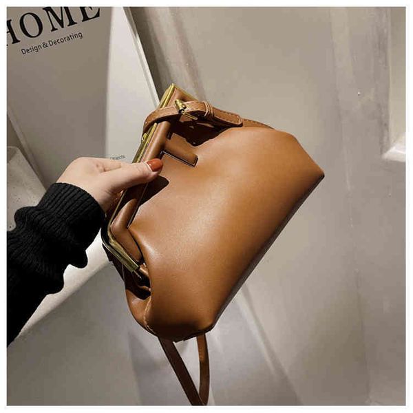 2022 factory outlet fashion personality simple irregular one shoulder messenger bag metal buckle women's bag 0si0
2022 factory outlet fashion personality simple irregular one shoulder messenger bag metal buckle women's bag 0si0