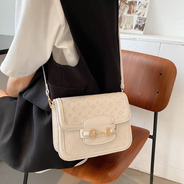 design jewelry beibei summer new trend wind pressure flower saddle single shoulder oblique span women's bag
design jewelry beibei summer new trend wind pressure flower saddle single shoulder oblique span women's bag