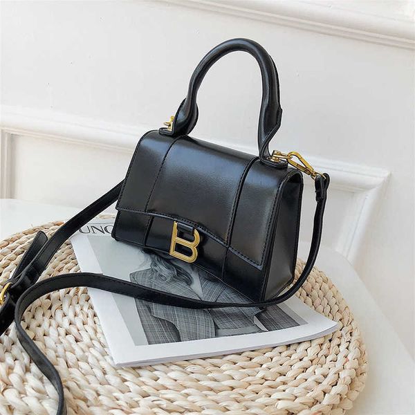 luxury brand handbags women bag designer 2021 new fashion single shoulder messenger saddle bags fashionable purses lipstick bag c0602
luxury brand handbags women bag designer 2021 new fashion single shoulder messenger saddle bags fashionable purses lipstick bag c0602