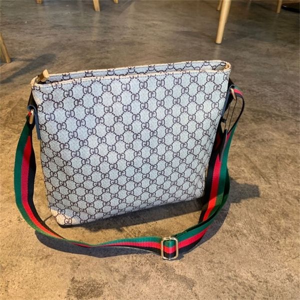 70% off deals online net red, kwai tong, red man and the same men wo, wo shoulder bags.
70% off deals online net red, kwai tong, red man and the same men wo, wo shoulder bags.