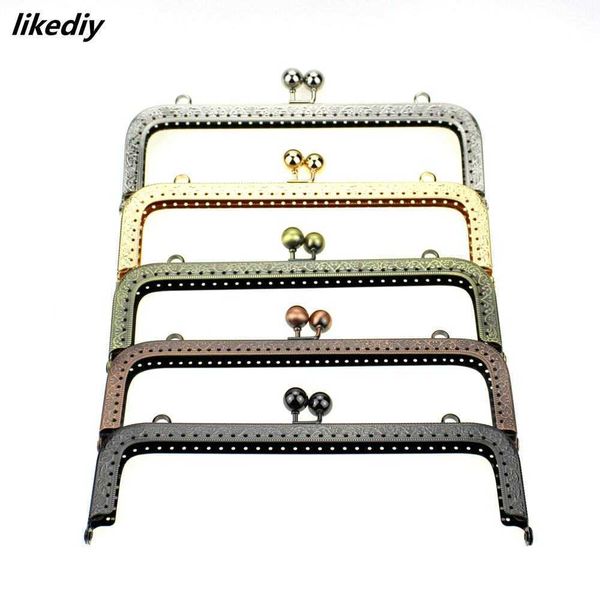 10 pcs/lot 20 cm large size square embossing metal purse frame kiss clasp bead head diy bag accessory 5 colors 210901, Black
10 pcs/lot 20 cm large size square embossing metal purse frame kiss clasp bead head diy bag accessory 5 colors 210901, Black