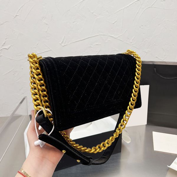 2022velour classic boy girls crossbody bag classic flap quilted gold metal hardware with strass cross body shoulder famouse luxu
2022velour classic boy girls crossbody bag classic flap quilted gold metal hardware with strass cross body shoulder famouse luxu