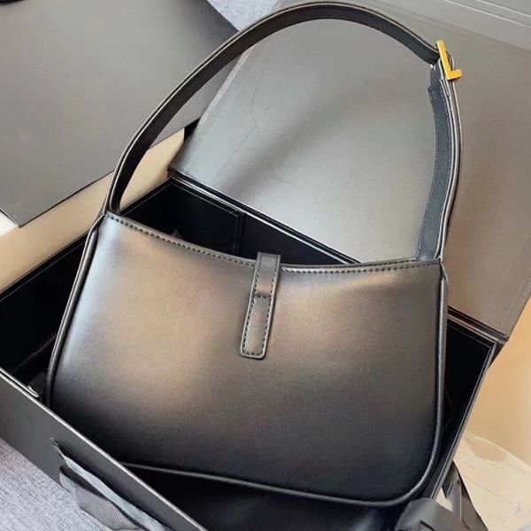 2021 spring summer famous women shoulder bag for shopping causal calf luxury handbag with metal logo design
2021 spring summer famous women shoulder bag for shopping causal calf luxury handbag with metal logo design