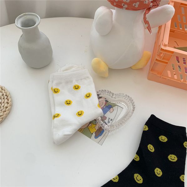 20 children autumn and winter cute smiling face sweat absorbing breathable cartoon wave point medium tube socks, Red;black
20 children autumn and winter cute smiling face sweat absorbing breathable cartoon wave point medium tube socks, Red;black