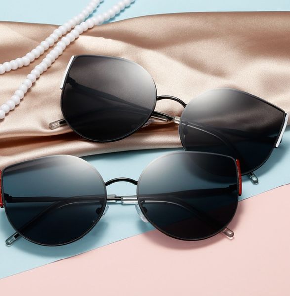 anti ultraviolet rectangular frameless sunglasses, White;black
anti ultraviolet rectangular frameless sunglasses, White;black