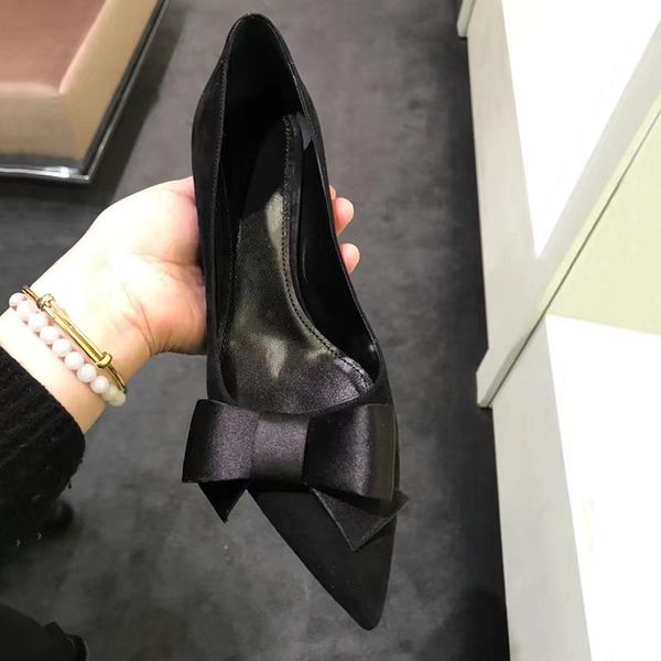 dress shoes classics black pointed toe bow-knot decor leisure professional work med heels lady single summer
dress shoes classics black pointed toe bow-knot decor leisure professional work med heels lady single summer