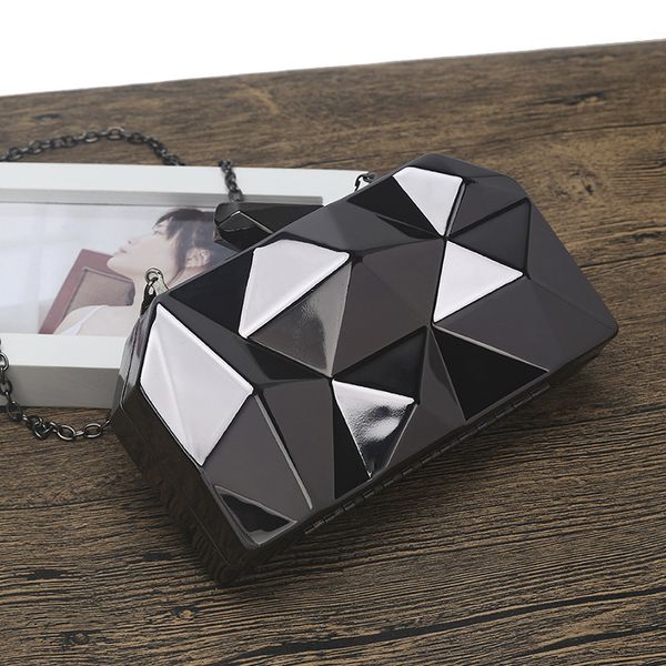 2019 new women's bag irregular shoulder fashion small single mini trend chain square hand box holding metal messenger qlhjb
2019 new women's bag irregular shoulder fashion small single mini trend chain square hand box holding metal messenger qlhjb