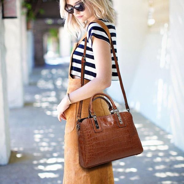cross body shoulder bag 2021 european and american fashion pu leather crocodile pattern simple handbag wild lady messenger
cross body shoulder bag 2021 european and american fashion pu leather crocodile pattern simple handbag wild lady messenger