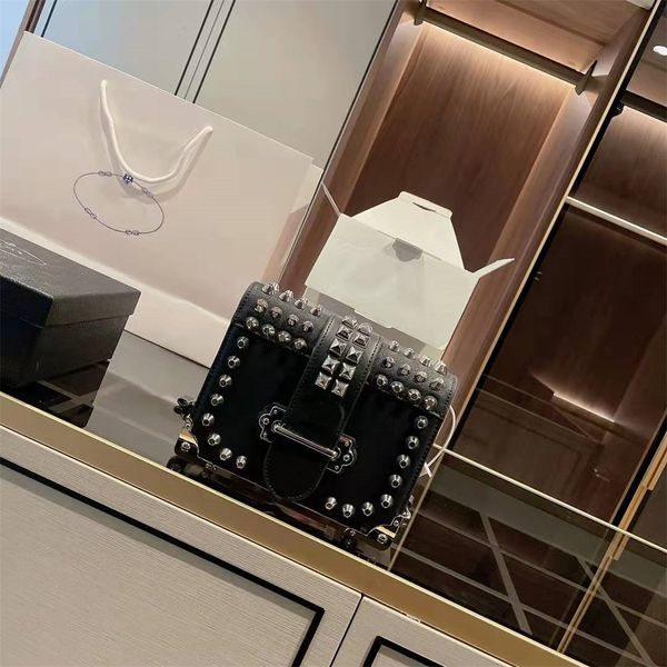 designer bags shoulder women genuine leather mini elling wallet camera crossbody bag hobo purses 20cm p4
designer bags shoulder women genuine leather mini elling wallet camera crossbody bag hobo purses 20cm p4