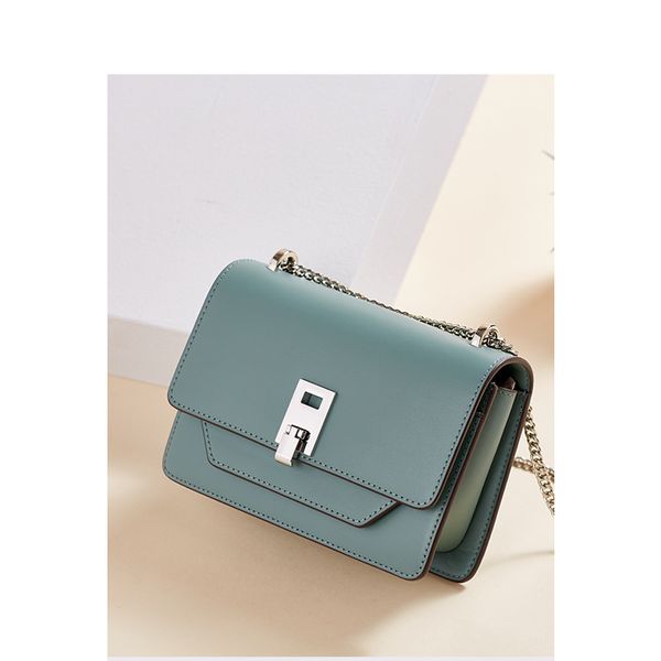 design hand 2020k summer 2020 new leather women's messenger fashion small square texture single shoulder bag
design hand 2020k summer 2020 new leather women's messenger fashion small square texture single shoulder bag