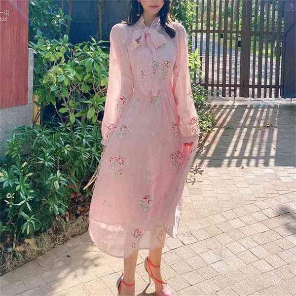 pink chiffon woman dress floral embroidery long lantern sleeve bow collar vestidos runway elegant female autumn 210603, Black;gray
pink chiffon woman dress floral embroidery long lantern sleeve bow collar vestidos runway elegant female autumn 210603, Black;gray
