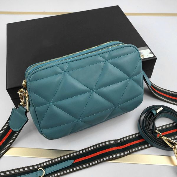 fashion and luxury design women's shoulder bag wide shoulder straps soft leather three-lattice rectangular handbag multifunctional purs
fashion and luxury design women's shoulder bag wide shoulder straps soft leather three-lattice rectangular handbag multifunctional purs