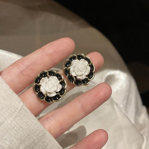 stud korean retro camellia gold earrings for women 2021 fashion jewelry high-end girl geometric accessories, Golden;silver
stud korean retro camellia gold earrings for women 2021 fashion jewelry high-end girl geometric accessories, Golden;silver