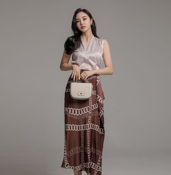 two piece dress new autumn korean version women's sleeveless v-neck slim shirt and high waist irregular printing skirt nhe2, White
two piece dress new autumn korean version women's sleeveless v-neck slim shirt and high waist irregular printing skirt nhe2, White