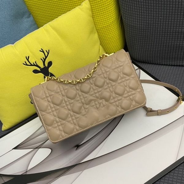 2021 designer small sheepskin material portable crossbody cover bag beautiful handbag lady leather handbags and purse women's cross bod
2021 designer small sheepskin material portable crossbody cover bag beautiful handbag lady leather handbags and purse women's cross bod