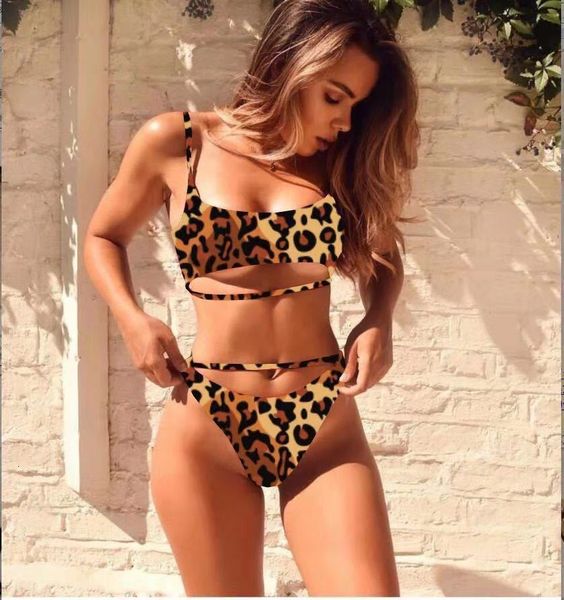 bikini 2020 new split solid women's swimsuit multicolor, White;black 
bikini 2020 new split solid women's swimsuit multicolor, White;black