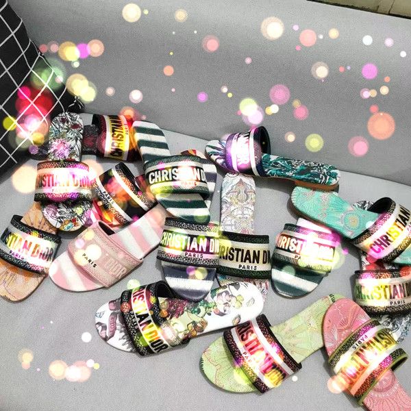 2021DWAY Early Spring Flip-Flop Women's Shoes CD Letter Logo slipper Three-dimensional Embroidered Flat Sandals Round Toe Thick Heel Jelly Strapless Slippers, Custom made
2021DWAY Early Spring Flip-Flop Women's Shoes CD Letter Logo slipper Three-dimensional Embroidered Flat Sandals Round Toe Thick Heel Jelly Strapless Slippers, Custom made