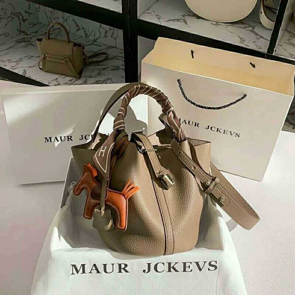 CLASSIC FLOWER Hong Kong maurjckevs genuine leather vegetable basket bag women's 2021 summer large capacity one shoulder portable bucket AY4H
CLASSIC FLOWER Hong Kong maurjckevs genuine leather vegetable basket bag women's 2021 summer large capacity one shoulder portable bucket AY4H