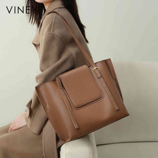 bag 2021 new fashion autumn and winter leather women's bag large capacity one shoulder carrying extra large bag
bag 2021 new fashion autumn and winter leather women's bag large capacity one shoulder carrying extra large bag