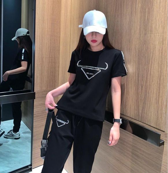 brands women diamond shirt pants two piece sets luxury designer ladies fashion rivets triangle label long sleeve t-shirt trousers short casu, White
brands women diamond shirt pants two piece sets luxury designer ladies fashion rivets triangle label long sleeve t-shirt trousers short casu, White