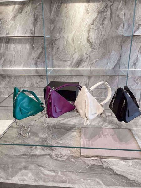 women's designer mini fashion all-match autumn and winter four-color triangle shoulder bag nylon material
women's designer mini fashion all-match autumn and winter four-color triangle shoulder bag nylon material