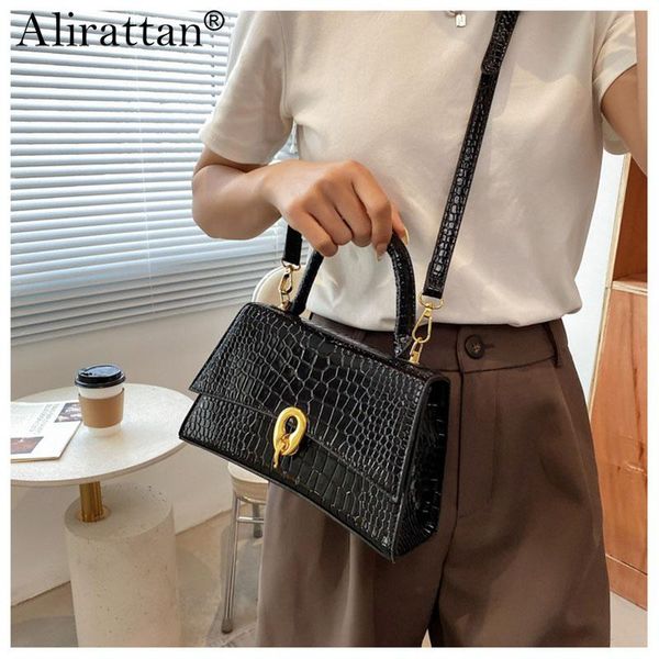 small crocodile pattern pu leather crossbody bags for women 2021 luxury fashion brand ladies handbag leisure shoulder bag
small crocodile pattern pu leather crossbody bags for women 2021 luxury fashion brand ladies handbag leisure shoulder bag