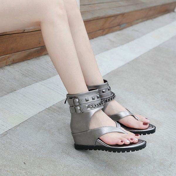 korean version 2021 summer roman clip toe fashion versatile women's sho inner heightening metal rivet sandals, Black
korean version 2021 summer roman clip toe fashion versatile women's sho inner heightening metal rivet sandals, Black