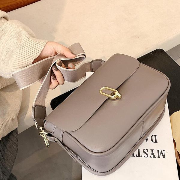 evening bags 2021 autumn fashion ladies luxury high-quality one-shoulder small square bag simple wide shoulder strap messenger
evening bags 2021 autumn fashion ladies luxury high-quality one-shoulder small square bag simple wide shoulder strap messenger