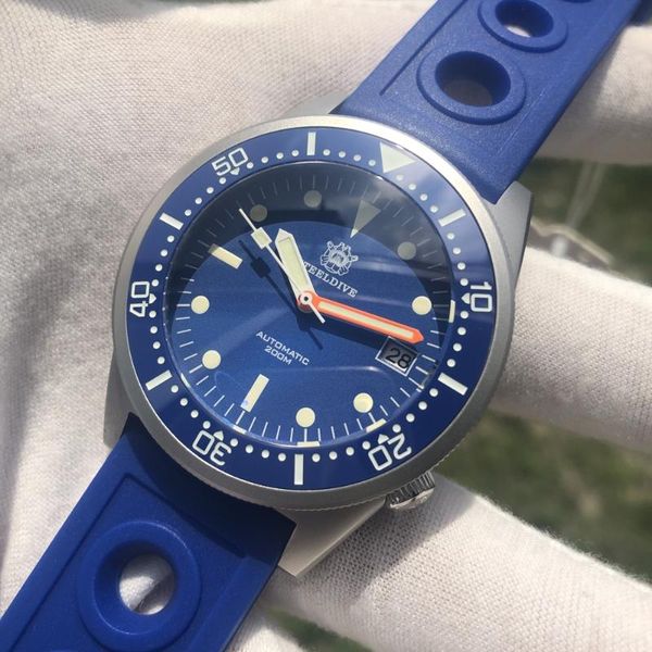 42.5mm blue dial sapphire glass 200m water resistance japan nh35 automatic movement men's diving wrist watch wristwatches, Slivery;brown
42.5mm blue dial sapphire glass 200m water resistance japan nh35 automatic movement men's diving wrist watch wristwatches, Slivery;brown