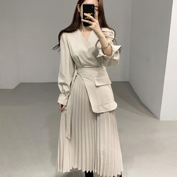 casual dresses korean temperament v-neck cross belt patchwork fake two-piece pleated dress vintage autumn chic midi vestidos, Black;gray
casual dresses korean temperament v-neck cross belt patchwork fake two-piece pleated dress vintage autumn chic midi vestidos, Black;gray