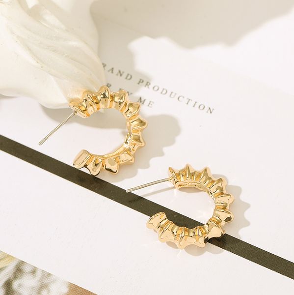 c-sahpe chunky gold small big hoop earrings for women fashion circle geometric statement earrings wedding jewelry, Golden;silver
c-sahpe chunky gold small big hoop earrings for women fashion circle geometric statement earrings wedding jewelry, Golden;silver