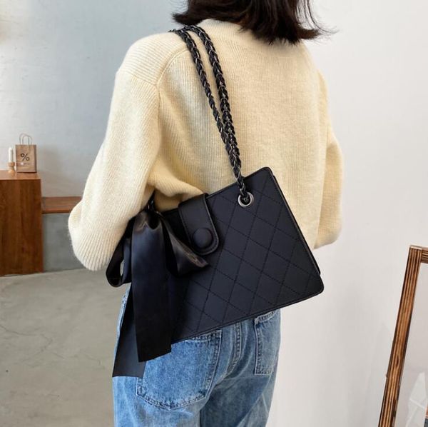 handbag autumn and winter texture advanced niche design bag women fashion chain versatile single shoulder messenger
handbag autumn and winter texture advanced niche design bag women fashion chain versatile single shoulder messenger