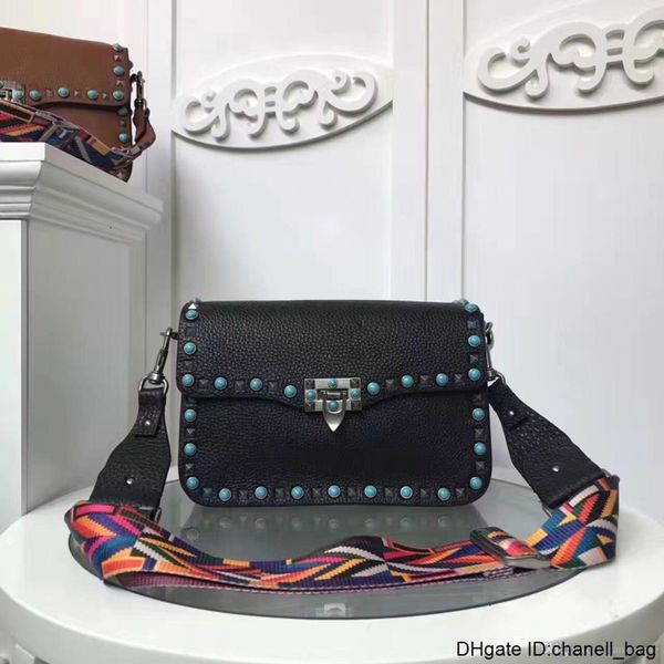 2020 new leather diamond green color rivet small wide straps shoulder messenger bag lock postman
2020 new leather diamond green color rivet small wide straps shoulder messenger bag lock postman