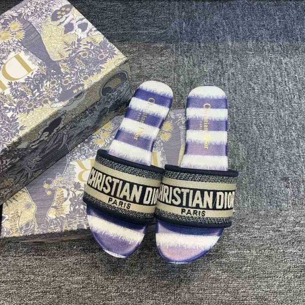 slippers sandals flat bottom slippers with embroidery, women's letter printing, thick heel sandals, new leather shoes for 2021 summeraz, Black
slippers sandals flat bottom slippers with embroidery, women's letter printing, thick heel sandals, new leather shoes for 2021 summeraz, Black