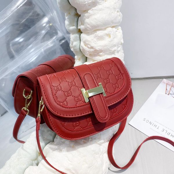 luxury handbags women's 2021 new korean fashion printed shoulder foreign style letter trend simple saddle bag
luxury handbags women's 2021 new korean fashion printed shoulder foreign style letter trend simple saddle bag