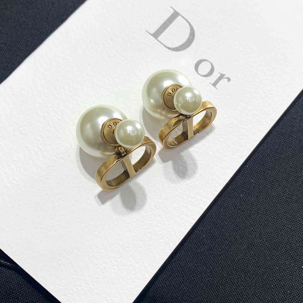 luxury jewelry family's new letter female net red same size pearl silver needle earrings, Golden
luxury jewelry family's new letter female net red same size pearl silver needle earrings, Golden