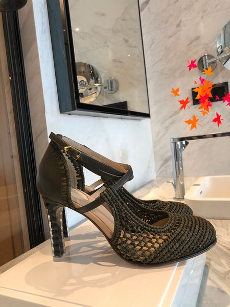 2021 genuine leather woman shoes high heels fashion designer luxury sandals women pumps wedding dress shoe with logo and box size 35-41 -h27, Black
2021 genuine leather woman shoes high heels fashion designer luxury sandals women pumps wedding dress shoe with logo and box size 35-41 -h27, Black