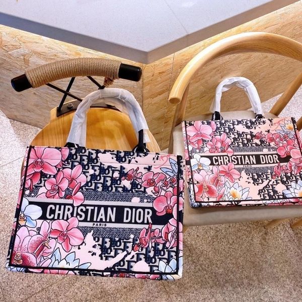 all-match fashion embroidery flower shopping bag female bag leisure large-capacity open hand european and american canvas mommy bag ysj
all-match fashion embroidery flower shopping bag female bag leisure large-capacity open hand european and american canvas mommy bag ysj